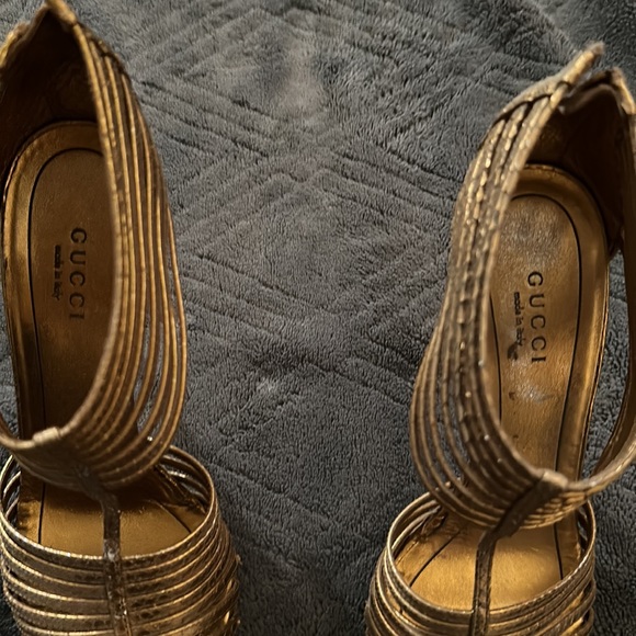 Women’s Gucci python heels in Gold - Picture 2 of 6